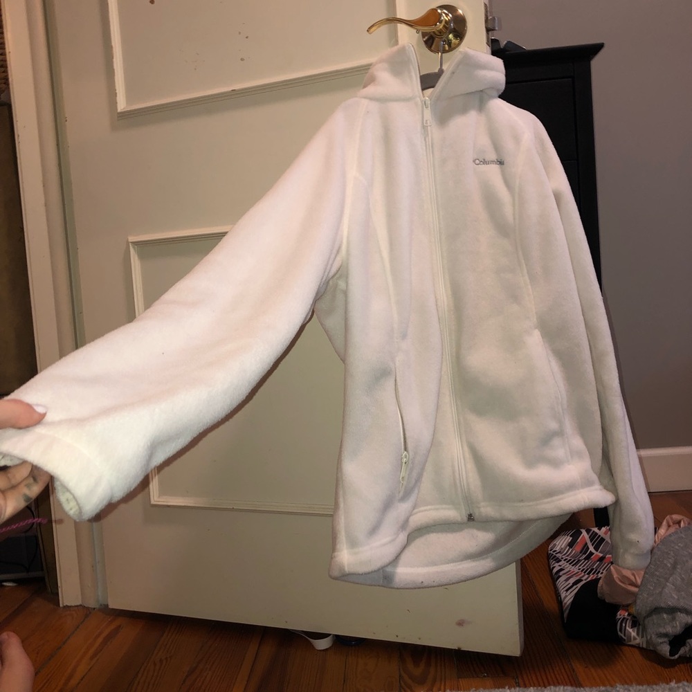 White zip up Columbia fleece jacket